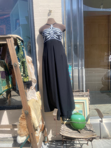 Thrift Store «Thrifty Hippy Thrift Store», reviews and photos, 218 Petaluma Blvd N, Petaluma, CA 94952, USA