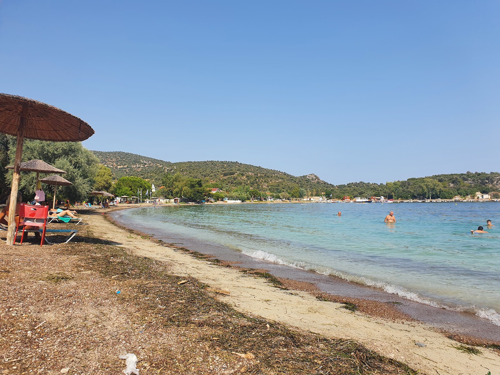 Foto di Kritharia beach con spiaggia diretta