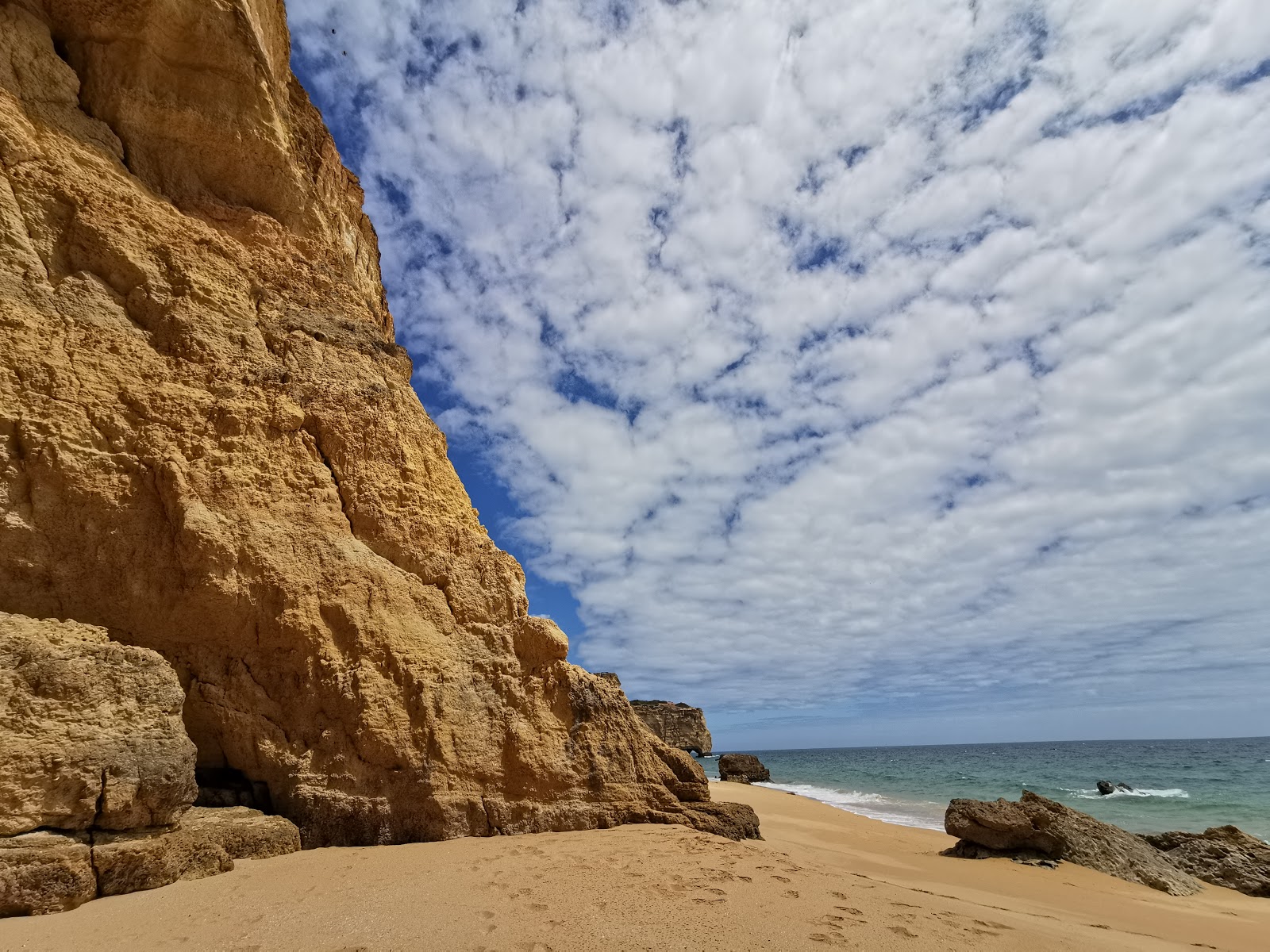 Fotografie cu Praia da Afurada - locul popular printre cunoscătorii de relaxare