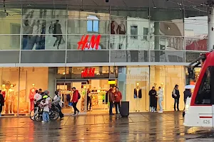 H&M image