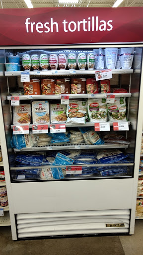 Supermarket «Hy-Vee», reviews and photos, 1403 N Veterans Pkwy, Bloomington, IL 61704, USA