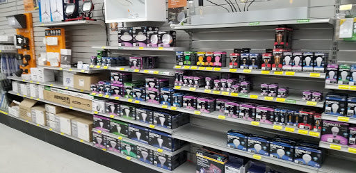 Car Battery Store «Batteries Plus Bulbs», reviews and photos, 85-87 Andover St, Danvers, MA 01923, USA