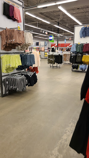 Clothing Store «Old Navy», reviews and photos, 90 Pleasant Valley St, Methuen, MA 01844, USA
