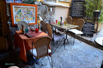 Atmosphère du Restaurant français Lou Portaou à Bormes-les-Mimosas - n°3