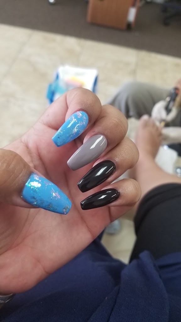 Le's Nails 92335