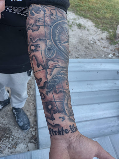 Tattoo Shop «Aces & Eights Tattoo Shop», reviews and photos, 6846 Park Blvd N, Pinellas Park, FL 33781, USA