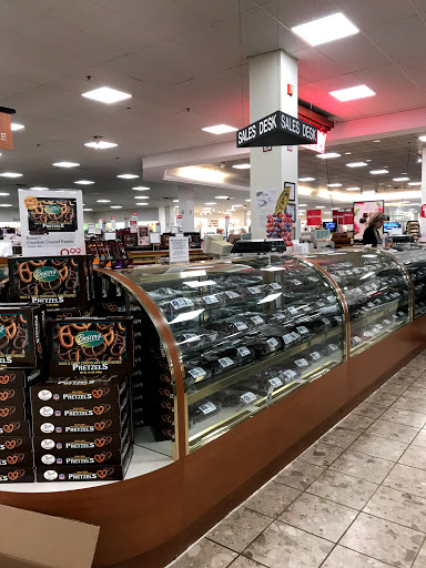 Shopping Mall «Plymouth Meeting Mall», reviews and photos, 500 W Germantown Pike, Plymouth Meeting, PA 19462, USA