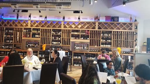 Wine Store «Yiannis Wine Shop», reviews and photos, 401 N Great Neck Rd #123, Virginia Beach, VA 23454, USA