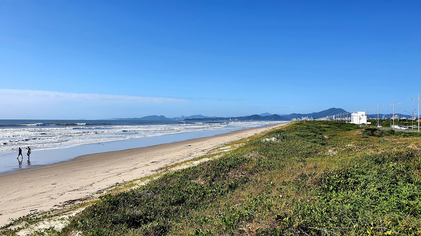 Fotografie cu Praia de Gravata - locul popular printre cunoscătorii de relaxare