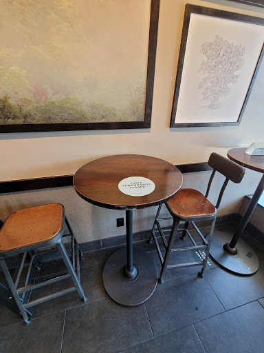 Shopping Mall «Woodmoor Shopping Center», reviews and photos, 10115 Colesville Rd, Silver Spring, MD 20901, USA