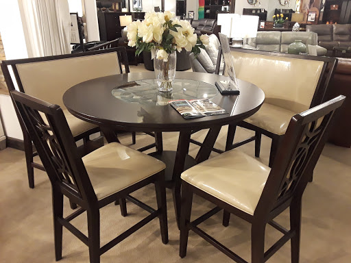 Furniture Store «Rooms To Go & Rooms To Go Kids Furniture Store - Mobile», reviews and photos, 3720 Airport Blvd, Mobile, AL 36608, USA