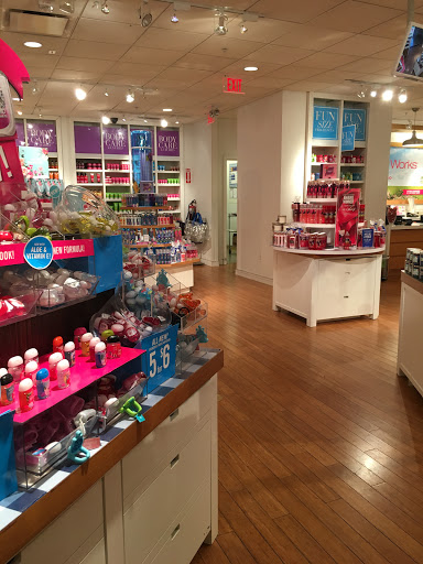 Beauty Supply Store «Bath & Body Works», reviews and photos, 200 E Pratt St, Baltimore, MD 21202, USA