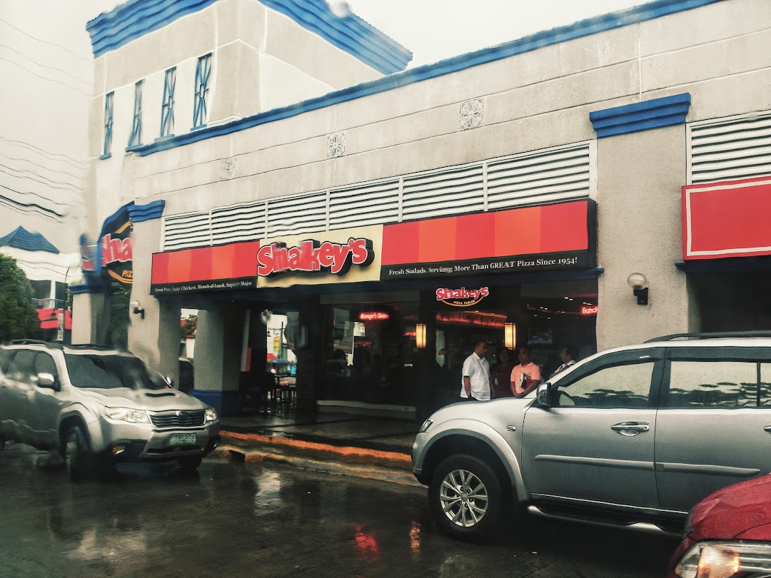Shakeys Pizza Parlor - Paseo Outlets 5