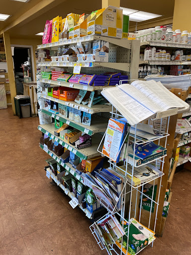 Grocery Store «Harvest Fresh Grocery & Deli», reviews and photos, 251 NE 3rd St, McMinnville, OR 97128, USA