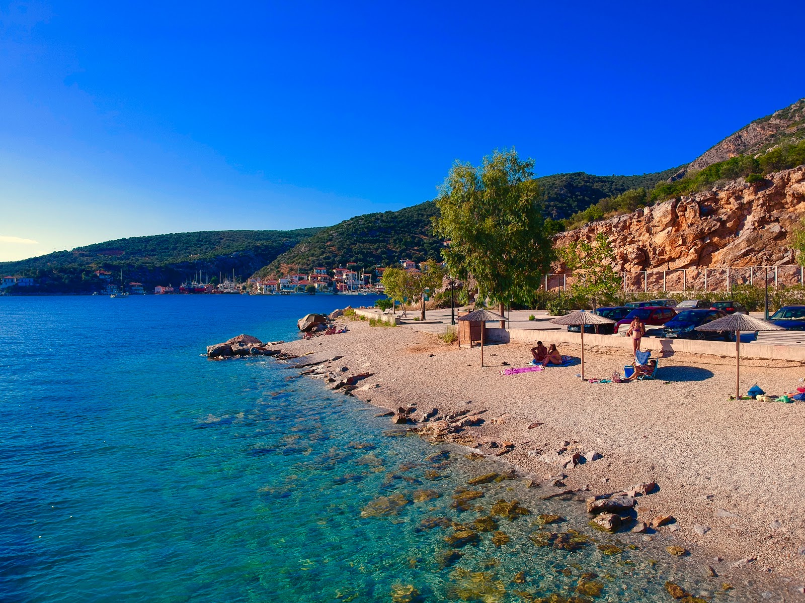Foto van Agios Kiriaki beach met turquoise puur water oppervlakte