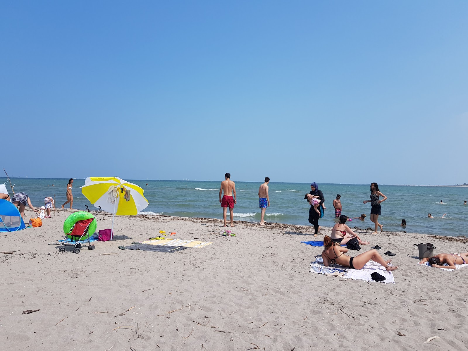 Valokuva Spiaggia Isola Albarellaista. pinnalla sininen vesi:n kanssa