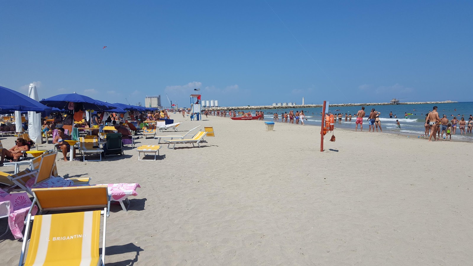 Photo de Litoranea di Levante avec plage spacieuse