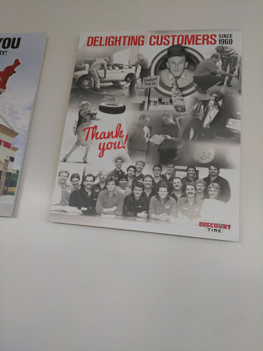 Tire Shop «Discount Tire Store - Palatine, IL», reviews and photos, 1940 N Rand Rd, Palatine, IL 60074, USA