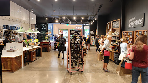 Cosmetics Store «Lush», reviews and photos, 112 E Broadway, Bloomington, MN 55425, USA