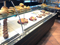 Vitrine du Restaurant servant le petit-déjeuner Boulangerie Eric Kayser - Duroc à Paris - n°19