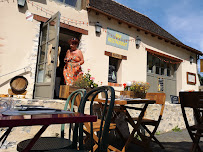 Atmosphère du Restaurant La Taverne des Grottes à Thorigné-en-Charnie - n°3