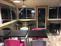 Atmosphère du Restaurant de hamburgers Cro'k Food à Saint-Yrieix-la-Perche - n°7