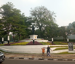 Patung Laskar Wanita photo