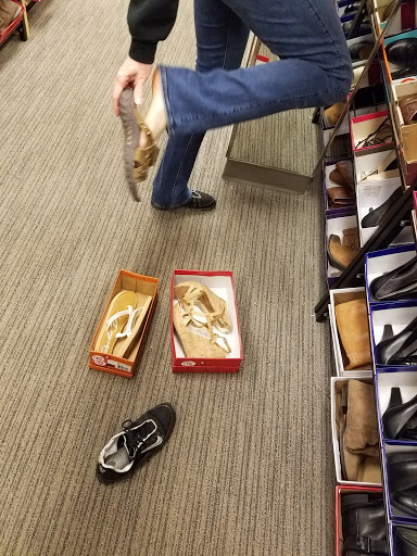 Shoe Store «Famous Footwear», reviews and photos, 568 S Hermitage Rd, Hermitage, PA 16148, USA