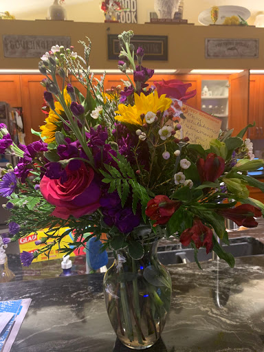 Florist «BloomTown Florist», reviews and photos, 218 W Bay Dr, Largo, FL 33770, USA