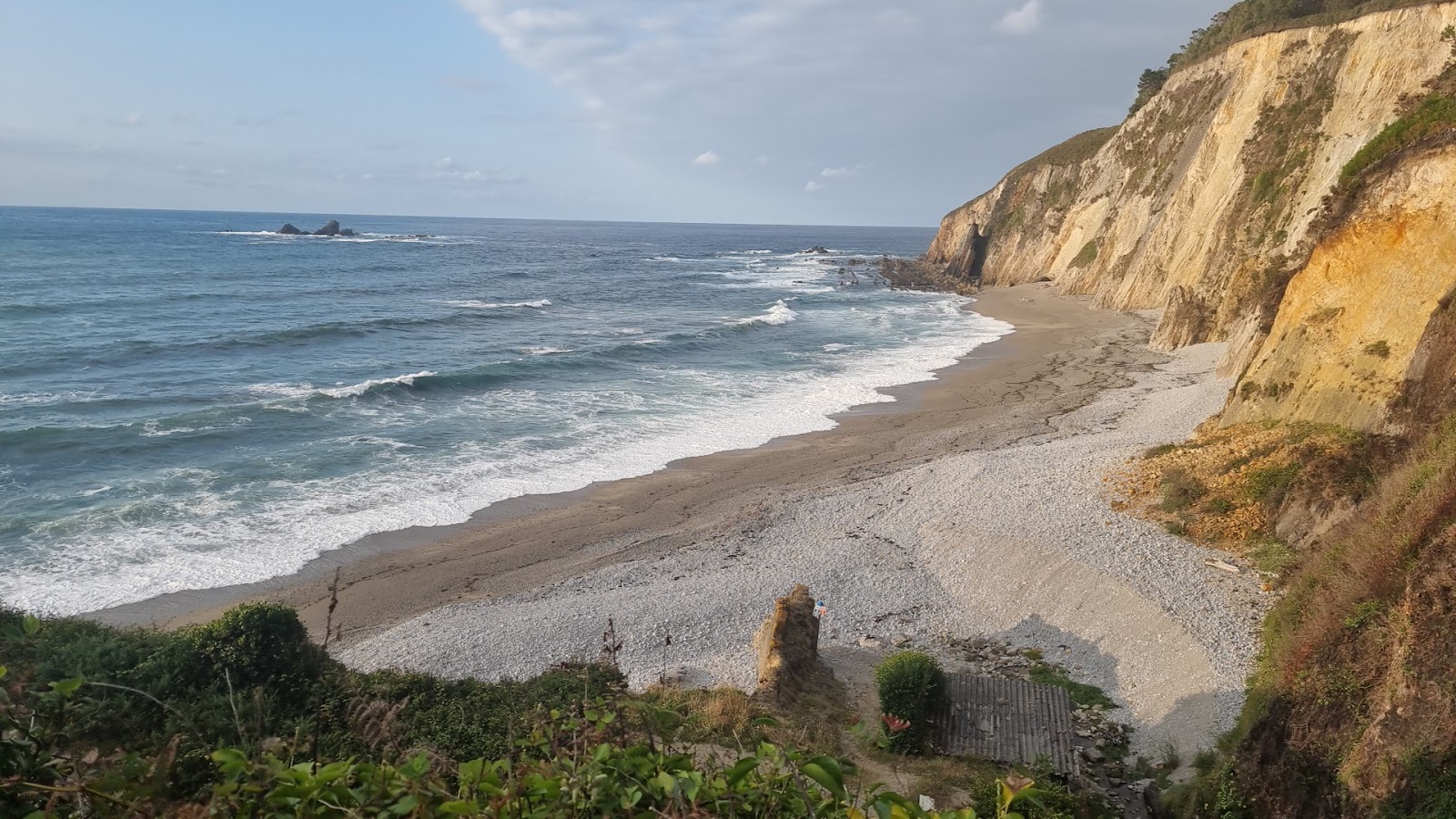 Foto di Playa Pluminero O Quintana con una superficie del ciottoli grigi