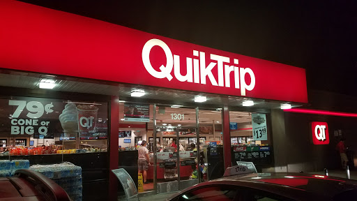 Gas Station «QuikTrip», reviews and photos, 1301 Westport Rd, Kansas City, MO 64111, USA