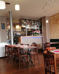 Atmosphère du Restaurant de spécialités perses Les 2 ours - Chez Elham à Paris - n°12