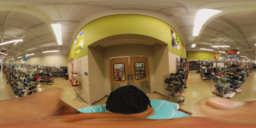 Thrift Store «Goodwill Store & Donation Center in Evanston», reviews and photos, 1916B Dempster St, Evanston, IL 60202, USA