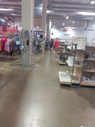 Thrift Store «St. Vincent de Paul Thrift Store of Dallas», reviews and photos, 3052 W Northwest Hwy, Dallas, TX 75220, USA