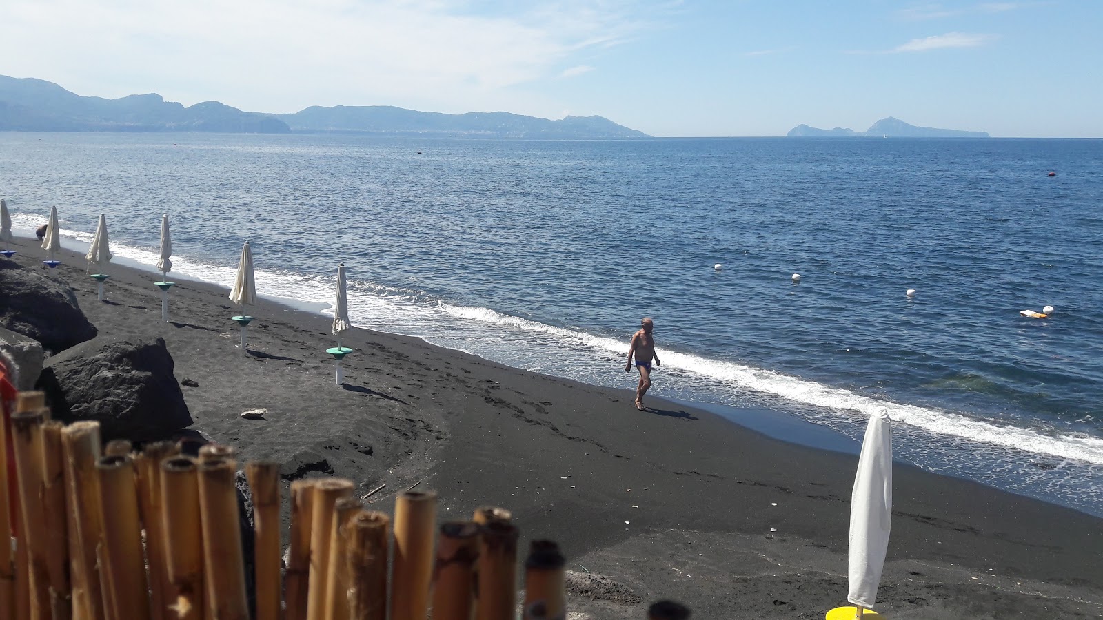 Foto van Spiaggia di via Litoranea met blauw water oppervlakte