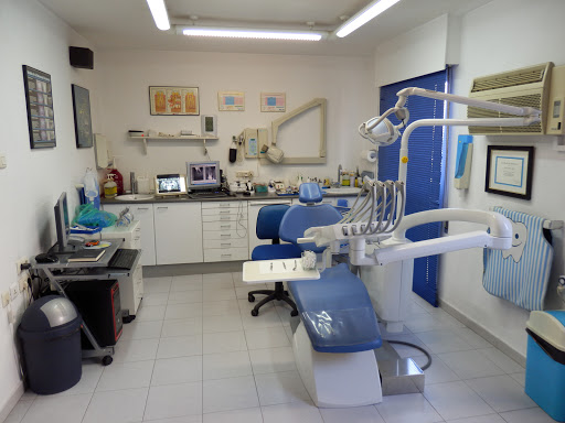 Clinica Dental Dr. Rafael Bermudo - C. Cuarteles, 51, Portal 1, Piso 2ºC, 29002 Málaga