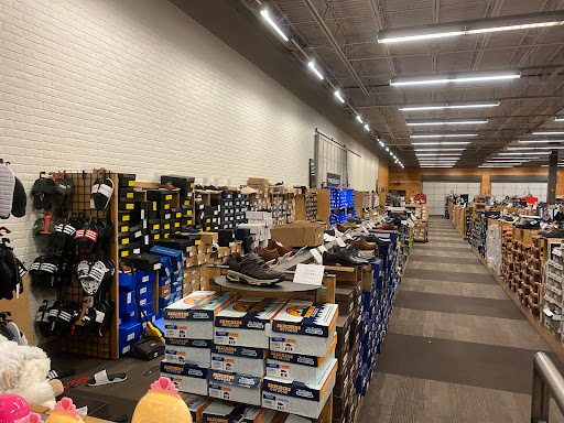 Shoe Store «DSW Designer Shoe Warehouse», reviews and photos, 2485 Richmond Ave, Staten Island, NY 10314, USA