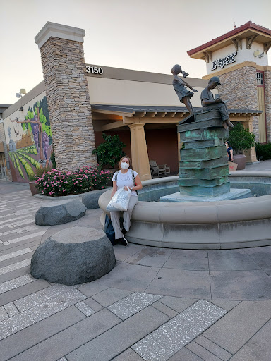 Shopping Mall «San Francisco Premium Outlets», reviews and photos, 2774 Livermore Outlets Dr, Livermore, CA 94551, USA