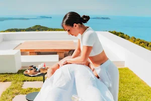 Alma Ibiza Massage - Lydia Madero, masajista profesional | Private mobile wellness service image