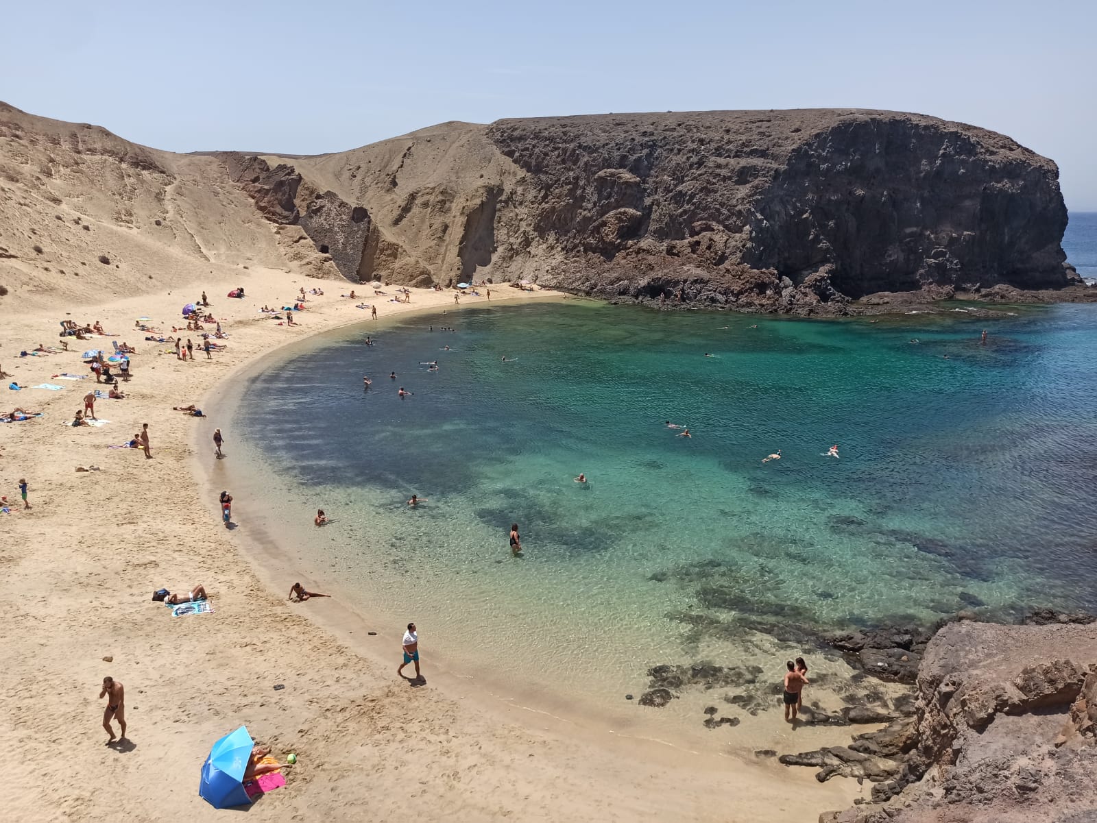 Fotografie cu Plaja Papagayo cu o suprafață de nisip beige fin