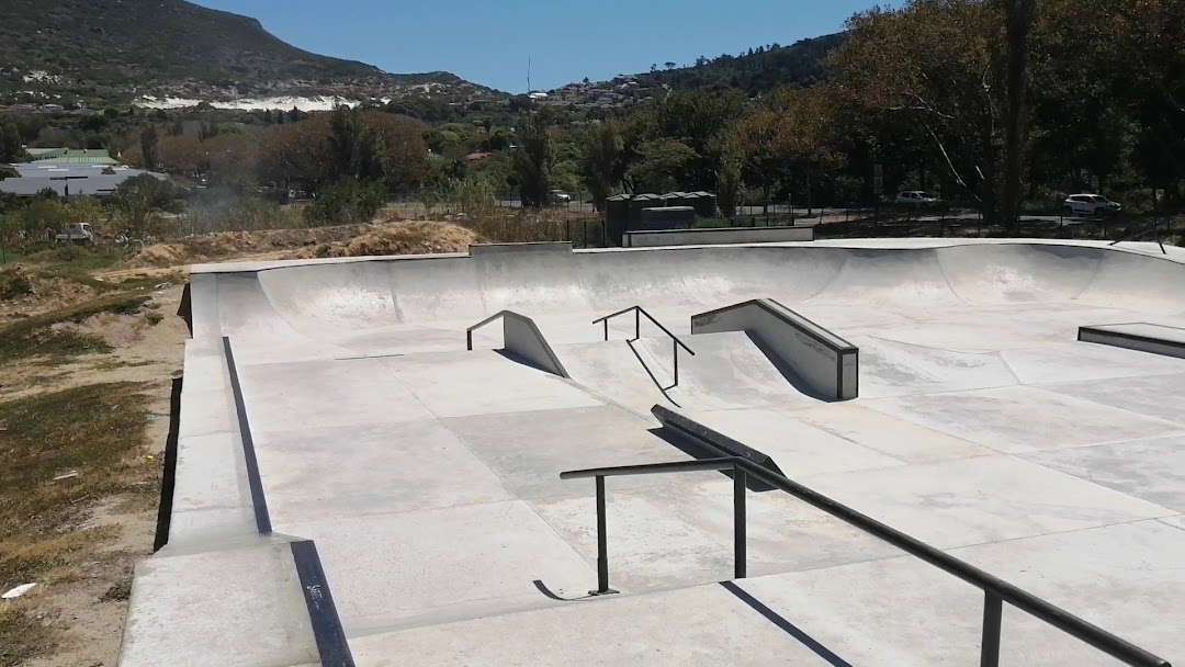 Hout Bay Eyethu Skatepark (SCOOTPARK) in the city Cape Town