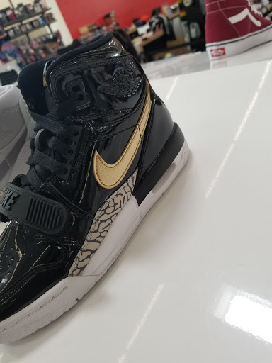 Shoe Store «WSS», reviews and photos, 104 W Foothill Blvd, Rialto, CA 92376, USA