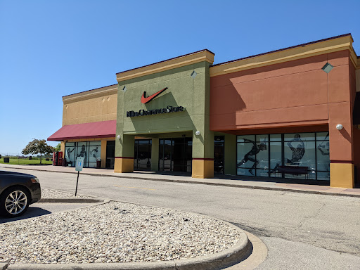 Shopping Mall «Johnson Creek Premium Outlets», reviews and photos, 575 Linmar Ln, Johnson Creek, WI 53038, USA