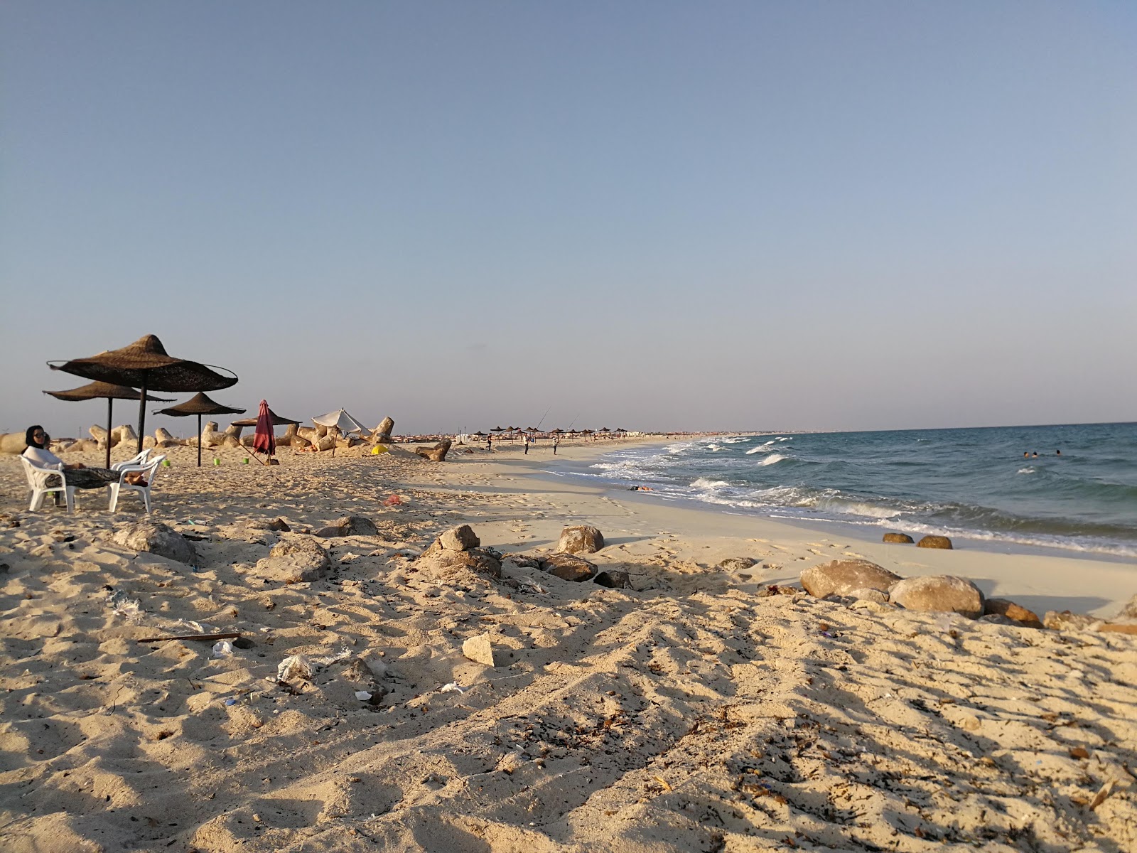 Foto van Al Bahri Beach met gemiddeld niveau van netheid