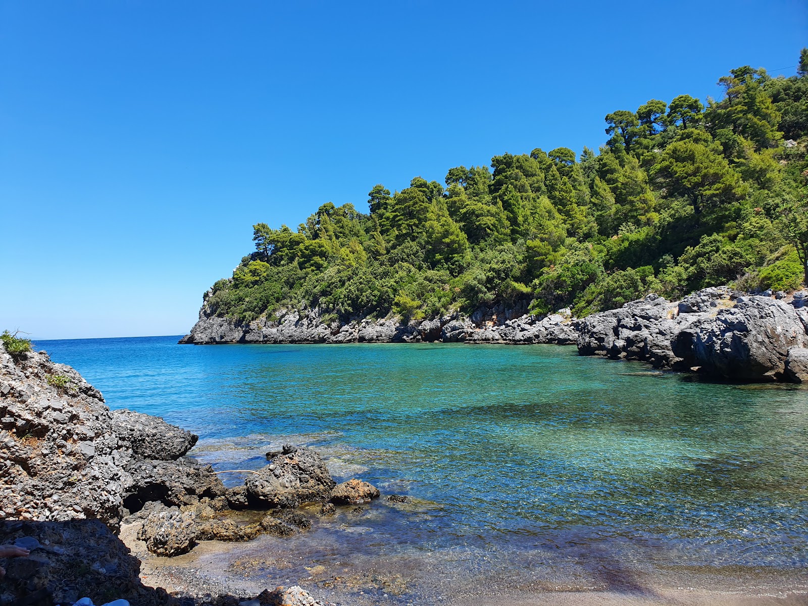 Foto von Sarakiniko beach - beliebter Ort unter Entspannungskennern