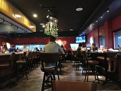 Red Robin Gourmet Burgers and Brews - 2015 S Mooney Blvd, Visalia, CA 93277