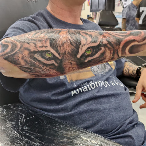 Tattoo Shop «Lucky You Tattoos», reviews and photos, 181 W Alameda St A, Manteca, CA 95336, USA