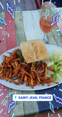 Plats et boissons du Restaurant de hamburgers Un burger dans la cuisine - Saint Jean - n°16