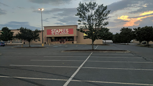 Office Supply Store «Staples», reviews and photos, 430 E Hanes Mill Rd, Winston-Salem, NC 27105, USA