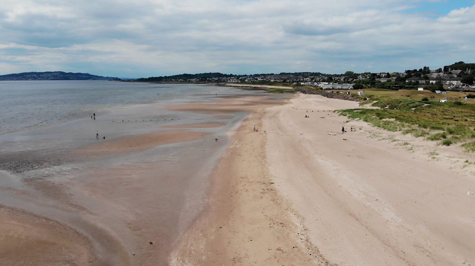 Foto av Monifieth Beach med beige sand yta